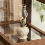 Ancienne Lampe à Huile Décoration Fleurs